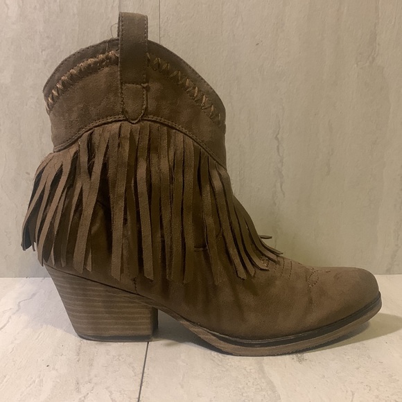 Forever 21 Women’s Brown Faux Suede Fringe Block Heel Western Ankle Boots - Picture 7 of 12